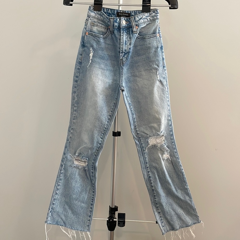 JUICY COUTURE LIGHT WASH STRAIGHT HIGH WAISTED JEANS WITH KNEE HOLES